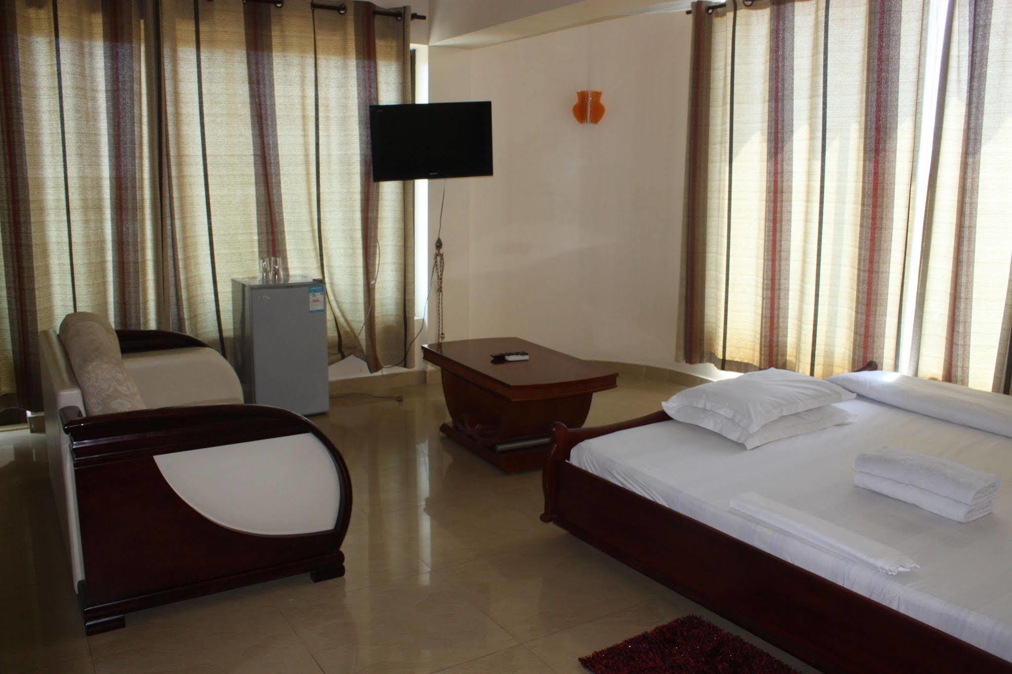 Mic Hotel Дар ес Саалам Екстериор снимка