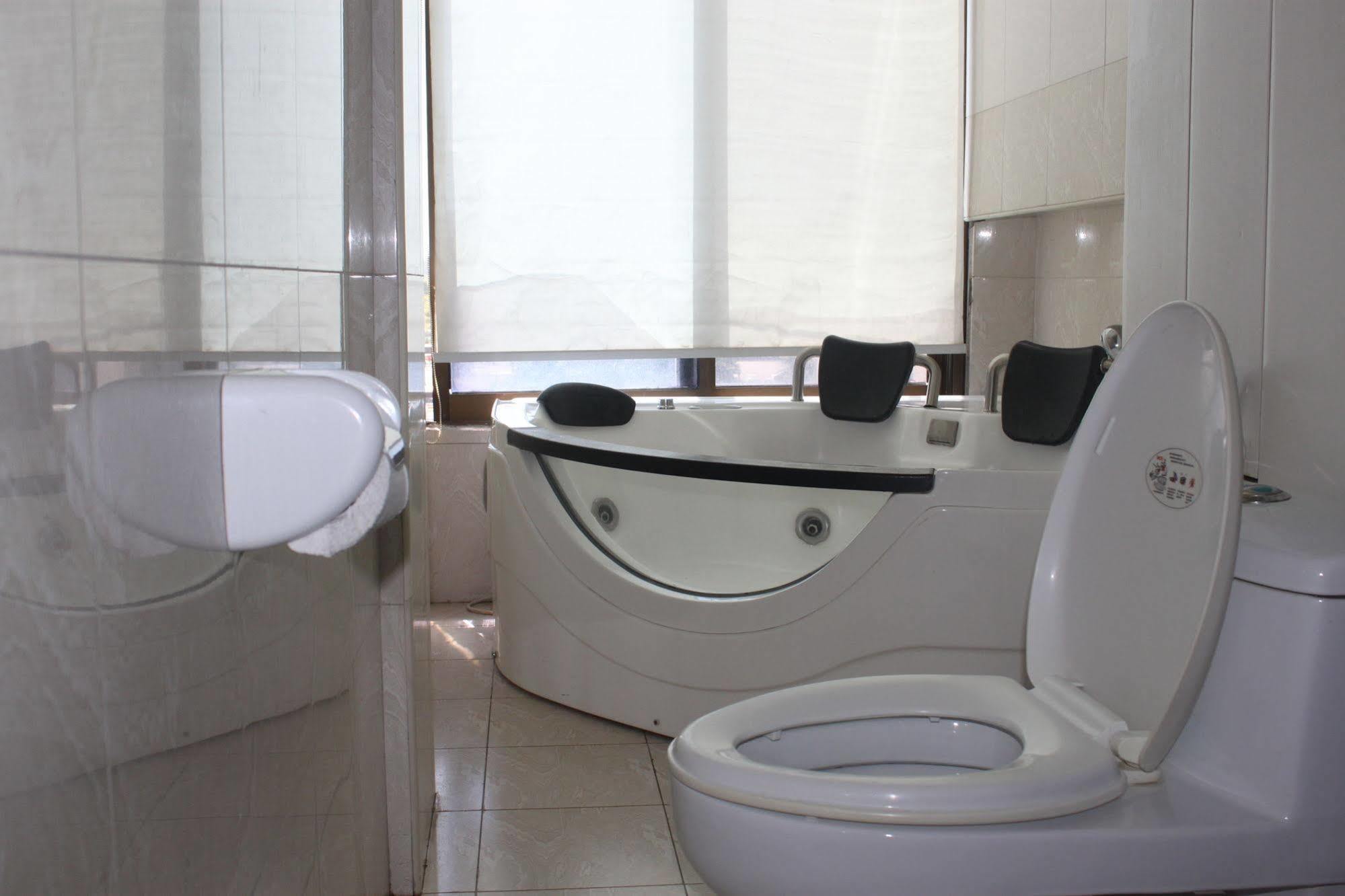Mic Hotel Дар ес Саалам Екстериор снимка